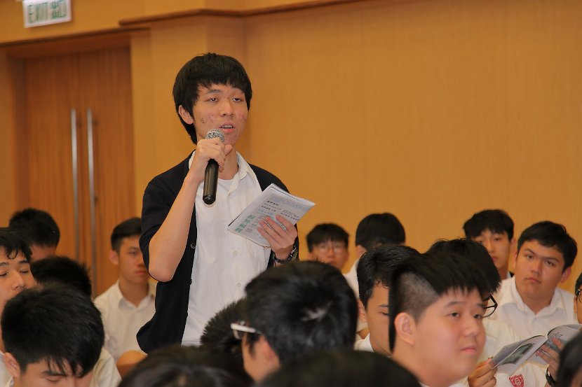 SU Forum0084